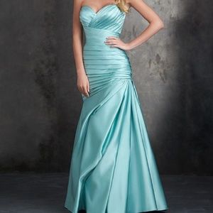 *CLEARANCE* ALLURE BRIDALS WATERFALL STRAPLESS FIT & FLARE FORMAL GOWN SIZE 10